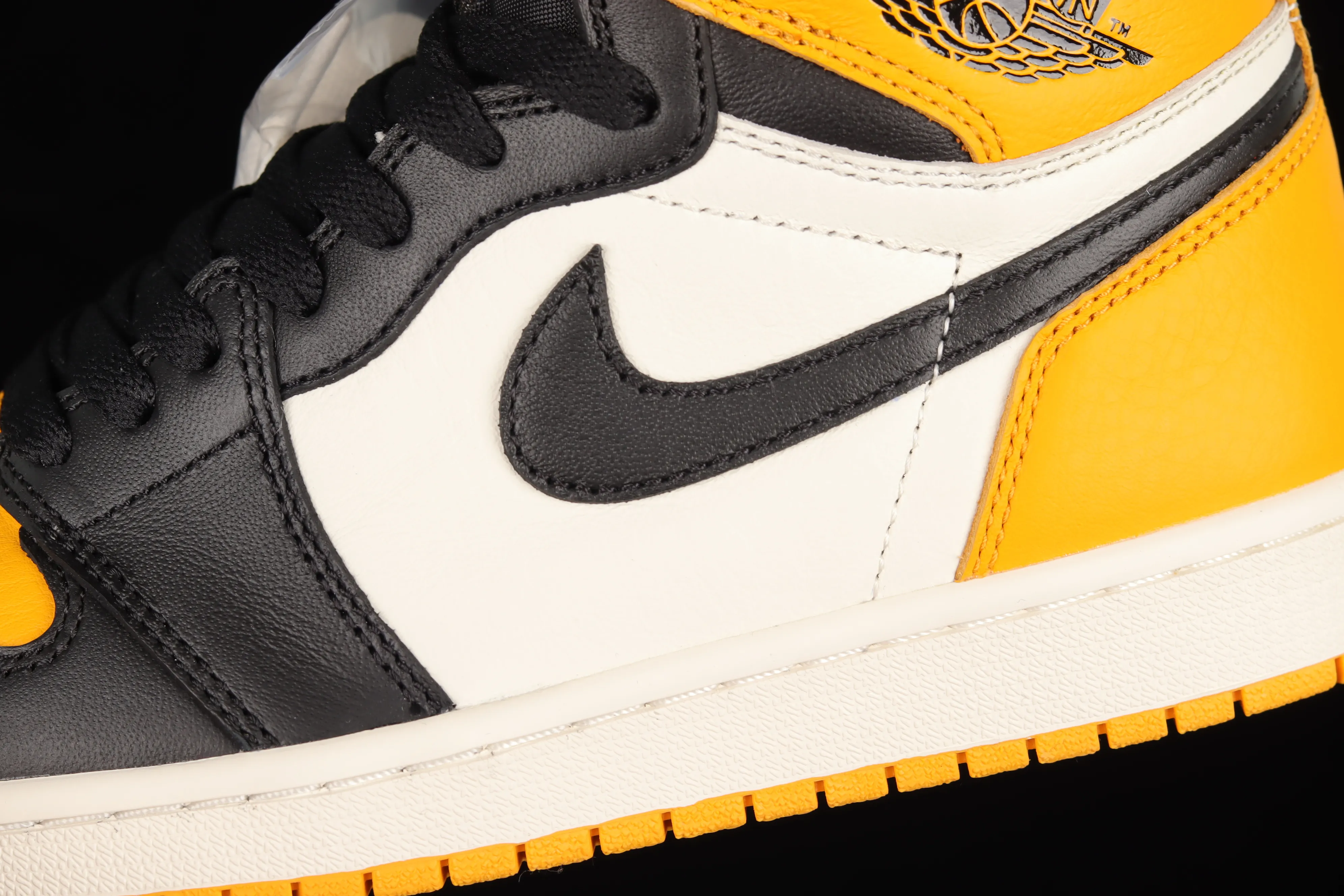 All categories Air Jordan Jordan series basketball shoes Air Jordan 1 High pure original version Air Jordan 1 Retro High OG AJ1 Joe 1 black and yellow toe 555088-711